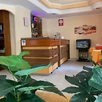 מלון Aurora 3*