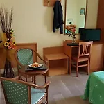 Aurora מלון 3*